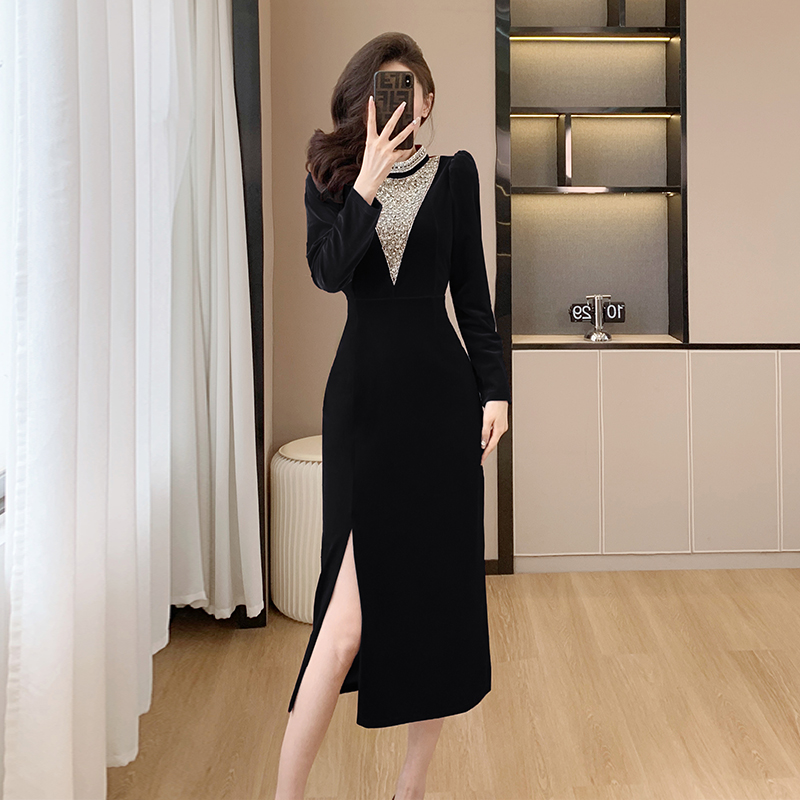 Elegant Diamond-Embellished Velvet Dress for Banquets and Events