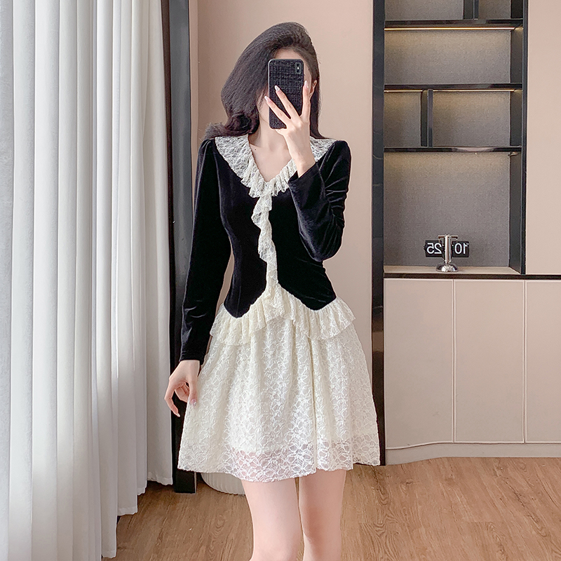 Sweet Lace Doll Collar Dress with Velvet Fabric and Ruffle Hem - Image 2