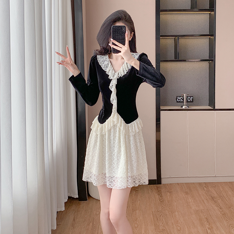 Sweet Lace Doll Collar Dress with Velvet Fabric and Ruffle Hem