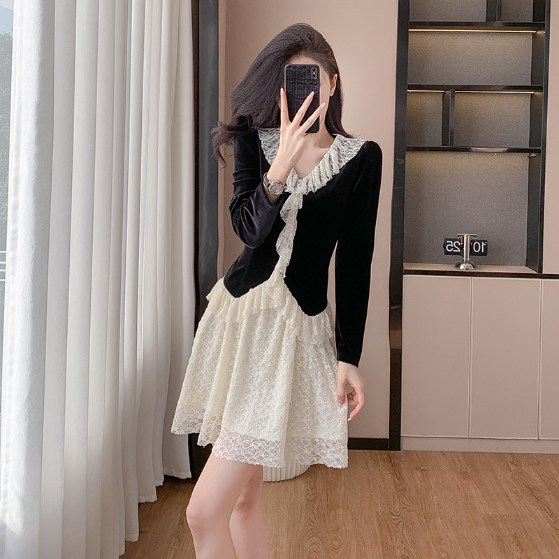 Sweet Lace Doll Collar Dress with Velvet Fabric and Ruffle Hem - Image 4