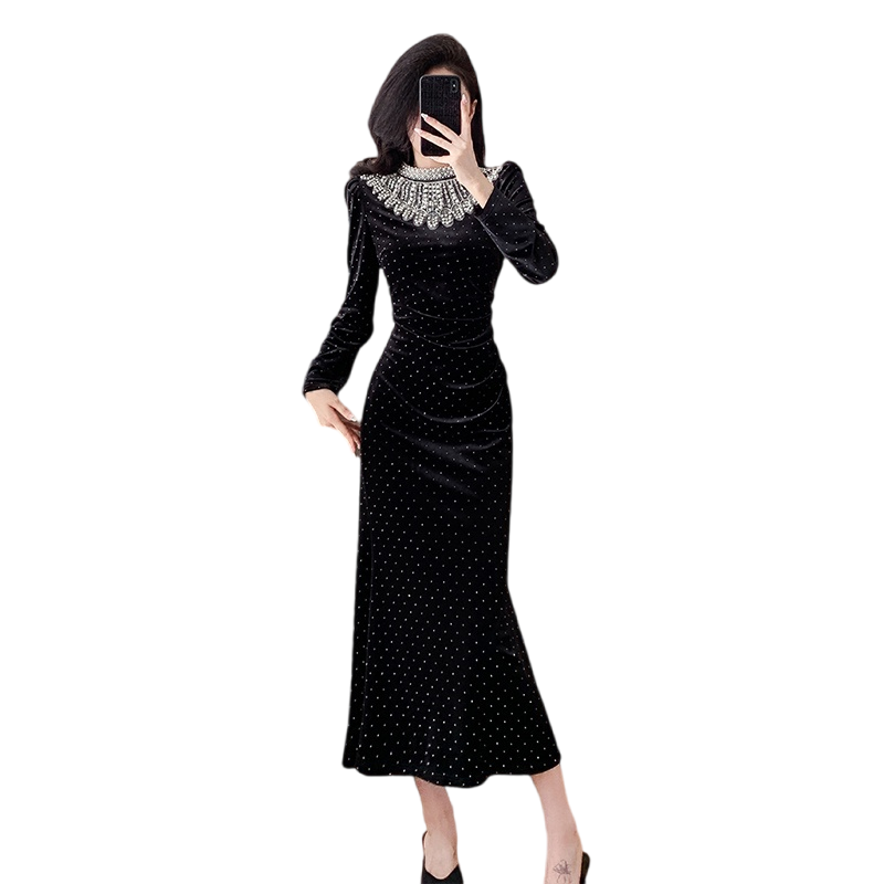 Elegant Velvet Bodycon Dress with Rhinestone Detail - Image 5