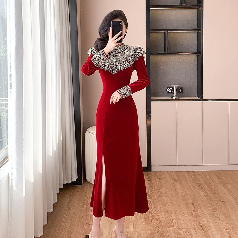 Gold Velvet Mermaid Dress with Long Sleeves and High Waist - Image 2
