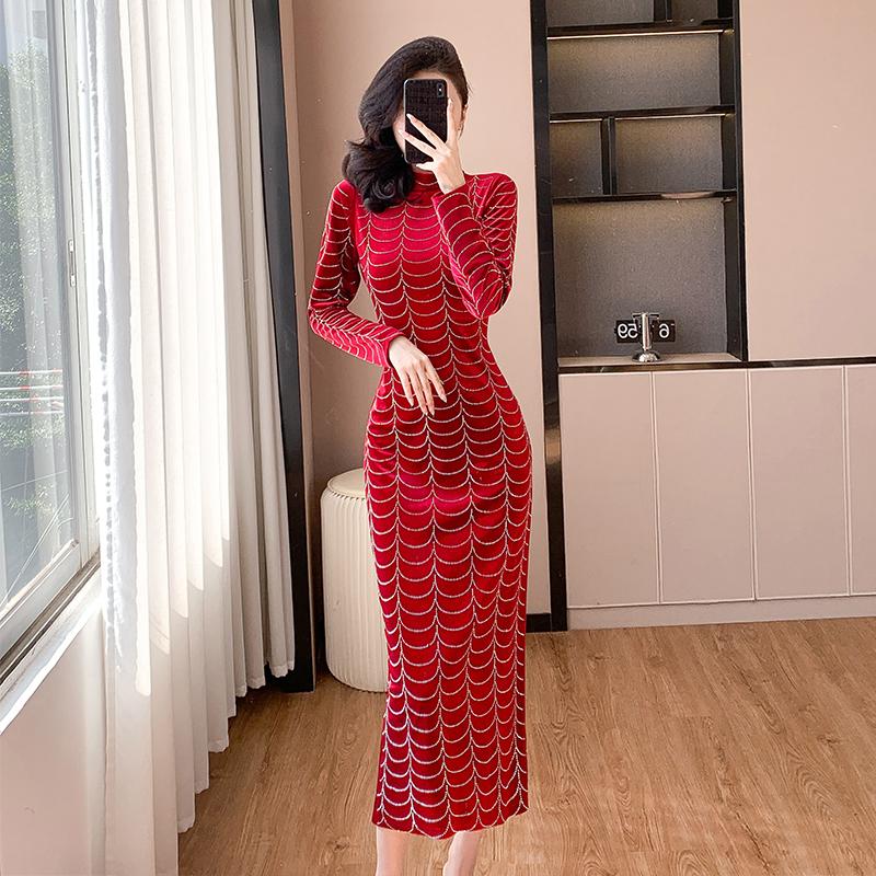 Women's Velvet Hepburn Style Midi Dress with Rhinestone Detail