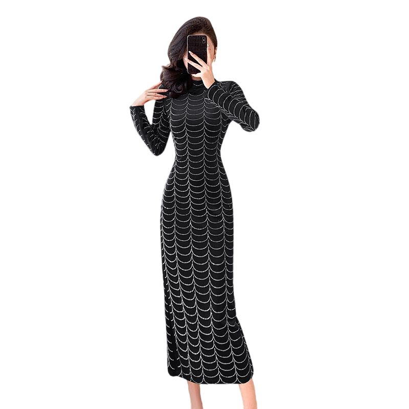 Women's Velvet Hepburn Style Midi Dress with Rhinestone Detail - Image 5