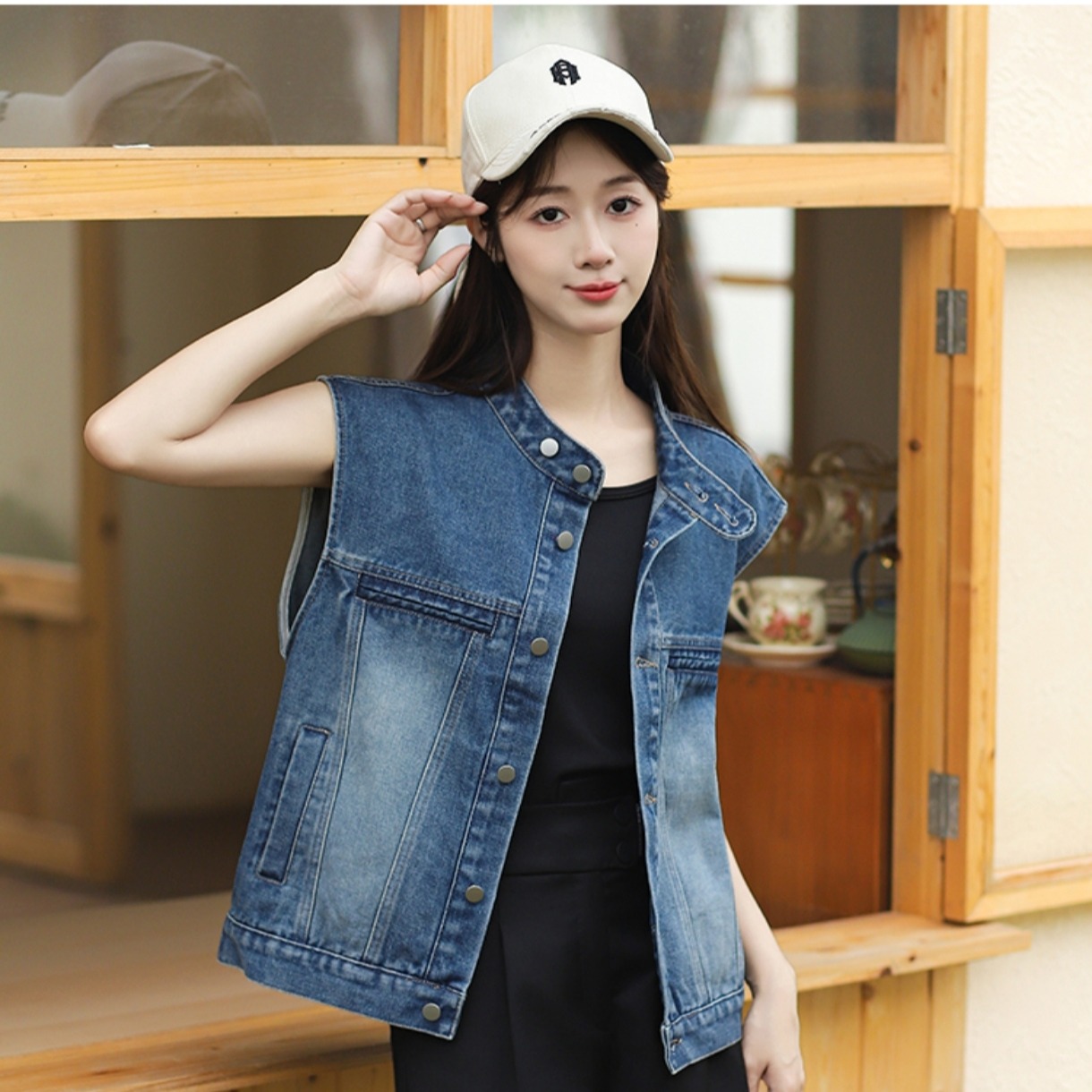 Women's Loose Fit Soft Denim Vest Sleeveless Layering Top with Pockets